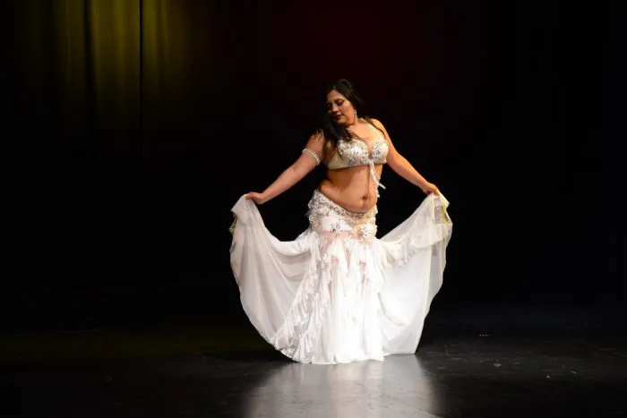 CAROLINA ILLANES — alumna de danza árabe
